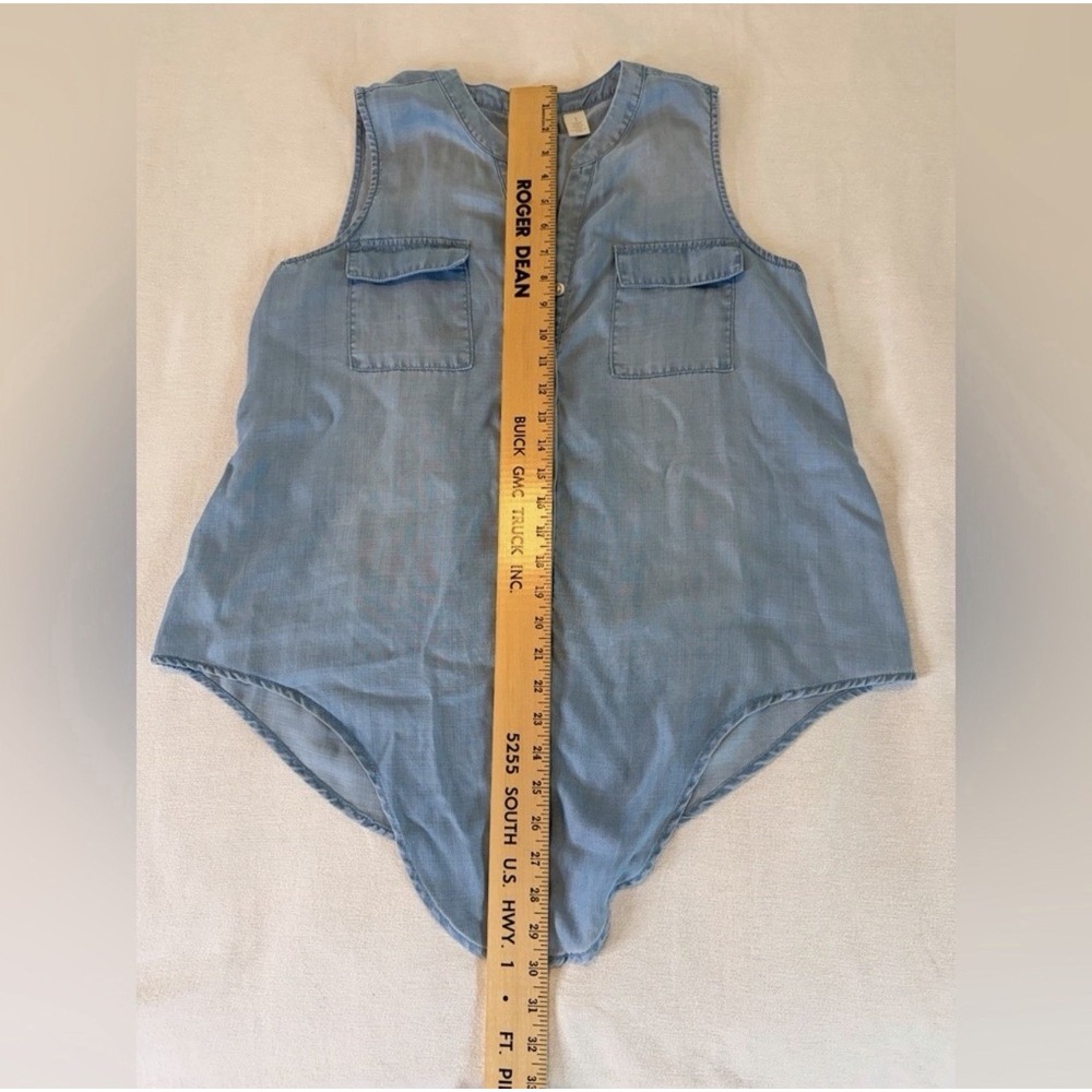 Chico's Blue Lyocell Sleeveless Tie Front Button Down Top Size 1 - Picture 9 of 9